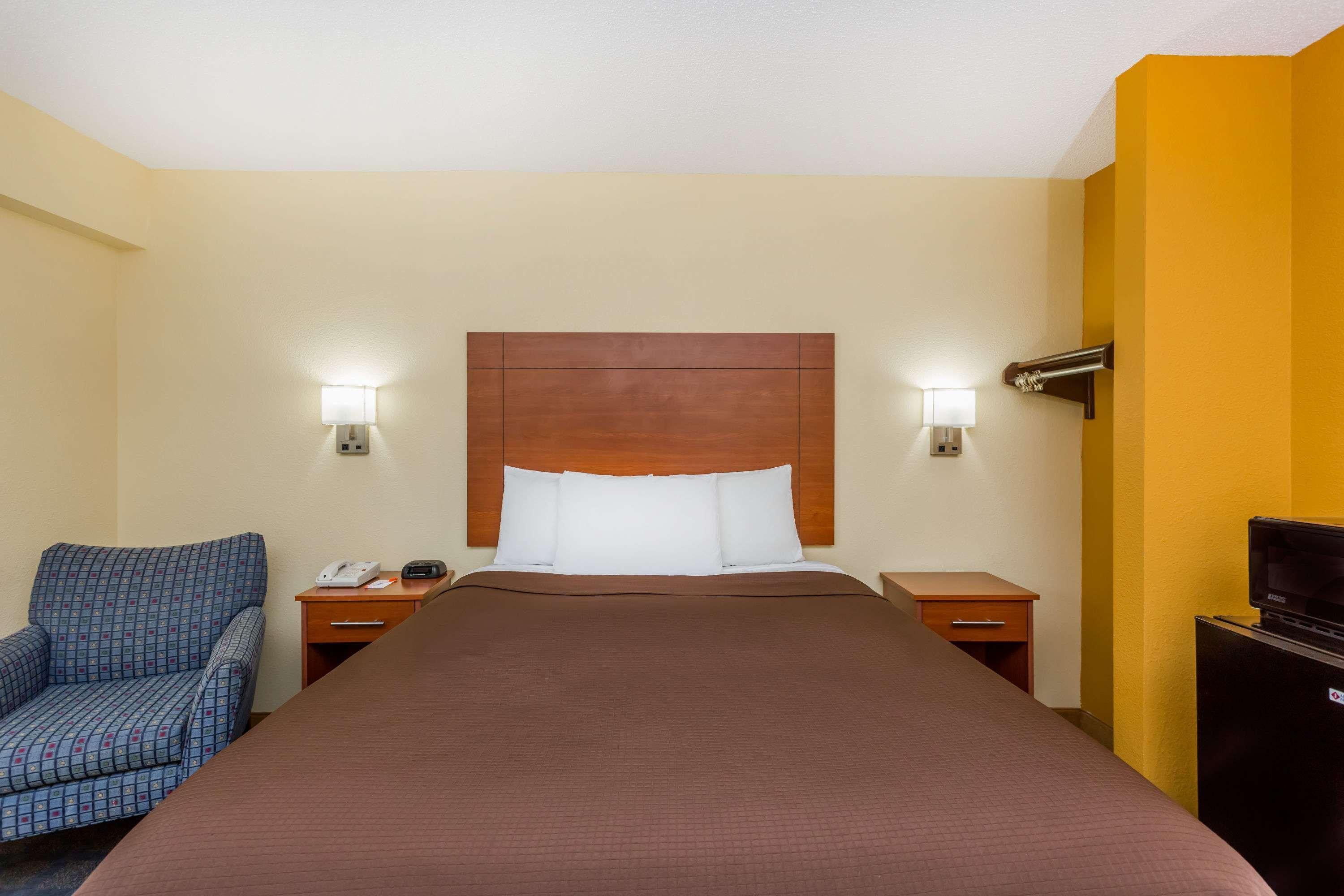 Howard Johnson By Wyndham Spartanburg Expo Center Екстер'єр фото